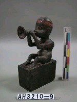 藏品(坐姿吹號人像)的圖片